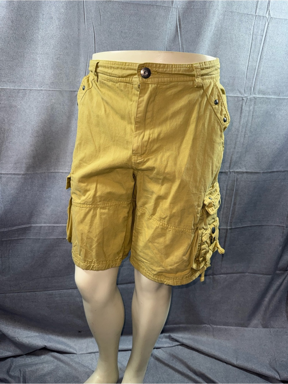 2931-Chouyatou Men's Mustard Cargo Shorts with Side Utility Pockets